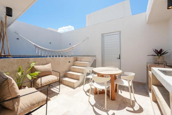 Na zdjęciu widoczny jest obiekt Aldea Dream Home Modern Designer 2 Floor Penthouse Sleeps 8 położony w mieście Tulum.