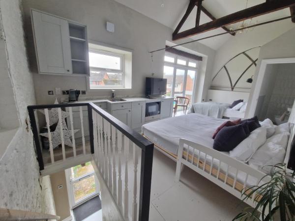 照片显示了位于Woburn市的Spacious apartments, sleeps 6, 15min to Milton Keynes物件。