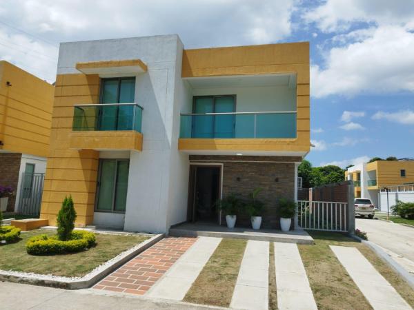 Bella casa en condominio Rivera Campestre, Santa Marta