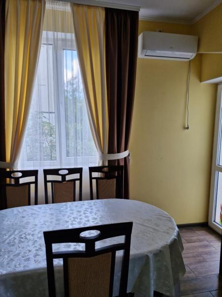 A la foto es mostra l'objecte Dacia situat a la ciutat de Chisinau.
