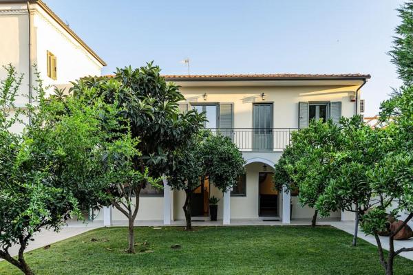 Na foto é possível ver o objeto Molos Residence localizado na cidade de Mólos.