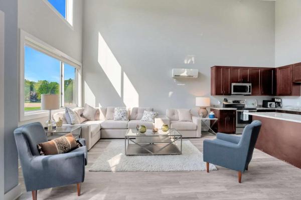 Na zdjęciu widoczny jest obiekt Luxe Condo Overlooking Park położony w mieście Birmingham.