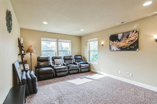 Billede 2: Spacious, Quiet, private, 5 BR Near Portland DT