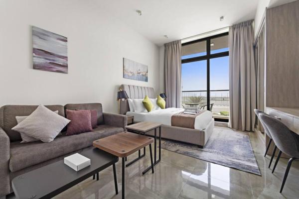Na zdjęciu widoczny jest obiekt Luxury Studio Apartments at Majestique Residence położony w mieście Dubaj.