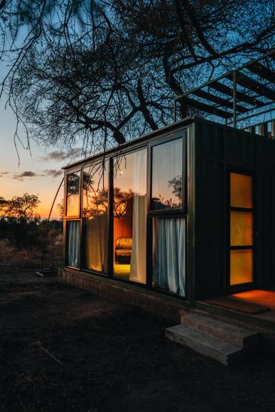 A la foto es mostra l'objecte Elephant lodge situat a la ciutat de Idulo.