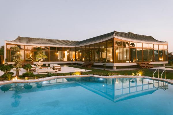 A la foto es mostra l'objecte THE JAPANESE HOUSE by BRIDGE RETREATS situat a la ciutat de Şāliḩīyah.