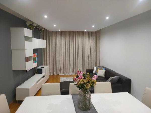 На фото показан объект ADALBERTO NASCIMENTO LUXURY APARTA-HOSTEL At COLINAS DO CRUZEIRO, расположенный в городе Famões.