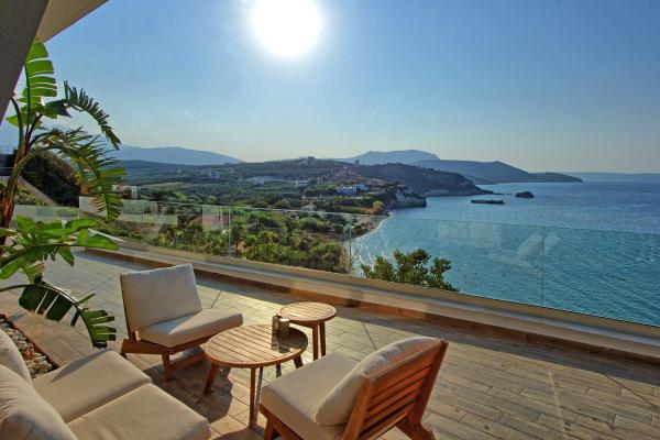På billedet ses objektet Villa Sapphire by PosarelliVillas beliggende i byen Almyrida.