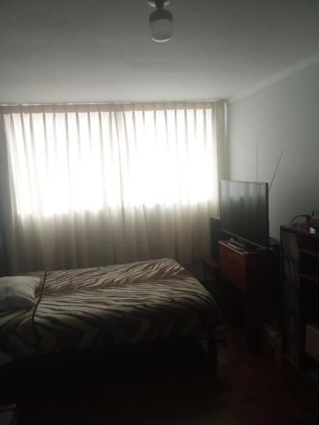 A la foto es mostra l'objecte Cristal situat a la ciutat de Lima.