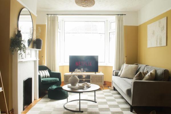 Charming Windsor 3 Bedroom House near Windsor Castle and Legoland, Windsor