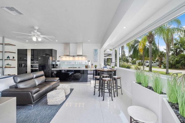Фотография 9: Spacious Studio in the Heart of FTL Hot Tub