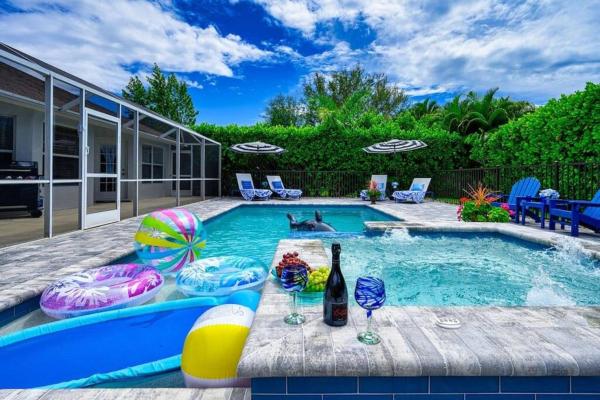 Na fotografii je vidět objekt Briarwood Bliss Home Heated Pool and Spa nacházející se ve městě Naples.