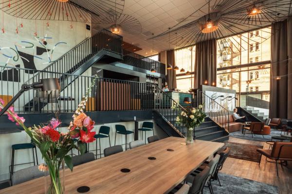 Holiday Inn - the niu, Fender Amsterdam, Amsterdam