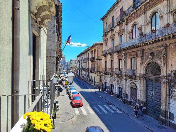 Duomo View 5 Balconies Bright Apartment Catania Center - Catania
