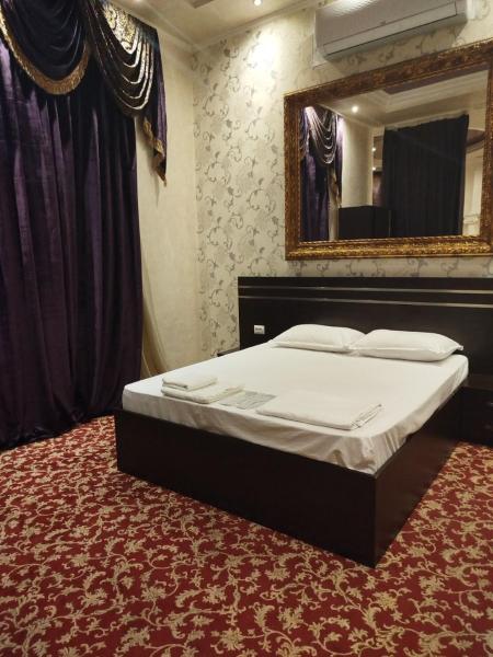 Na fotografii je vidět objekt Imperial Palace Hotel EVN nacházející se ve městě Yerevan Parakar.