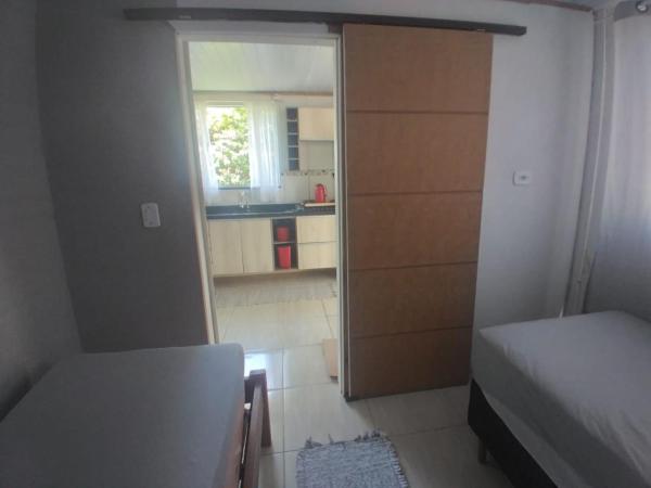 A la foto es mostra l'objecte Casa pé na areia em Matinhos - uma quadra do mar situat a la ciutat de Matinhos.