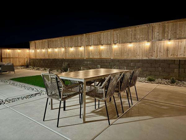 Auf dem Foto ist das Objekt Spacious new house in Folsom Ranch 4BD and 3BA with backyard and BBQ grill in der Stadt Folsom zu sehen.