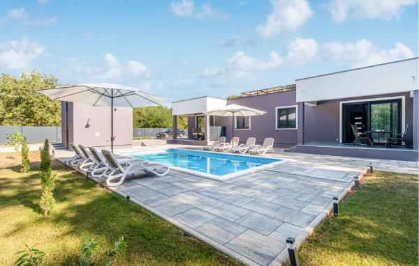 Nella foto è visibile l'oggetto Cozy Apartment In Nedescina situato nella città di Nedeščina.
