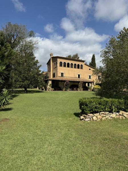 A la foto es mostra l'objecte Casa Rural en Mont-ras, Palafrugell, Costa Brava situat a la ciutat de Mont-ras.