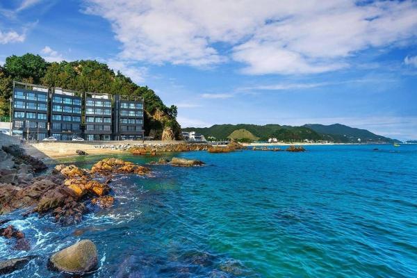 Na foto é possível ver o objeto The Great Ocean Pension localizado na cidade de Komjinbon-dong.