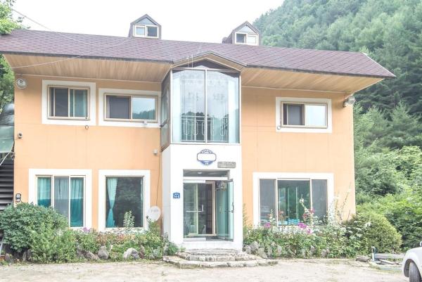 Na fotografii je vidět objekt Pyeongchang Songnim Private Pension nacházející se ve městě Handae-dong.