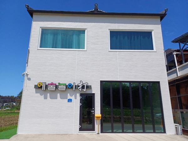 照片显示了位于Kyŏngp'o-mal市的Gangneung Nemo’s Dream Pension物件。
