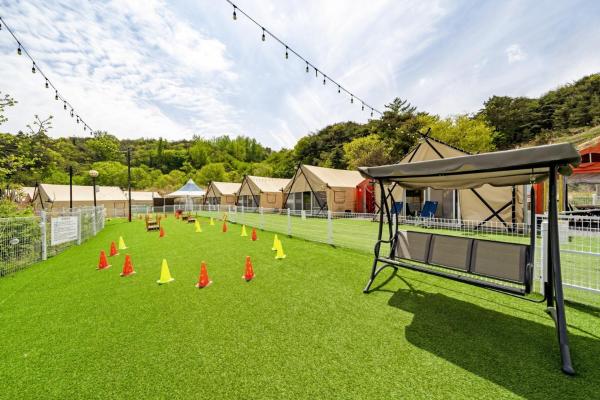 A la foto es mostra l'objecte Cheongdo Shinnanda Aegyeon Glamping situat a la ciutat de Sora.