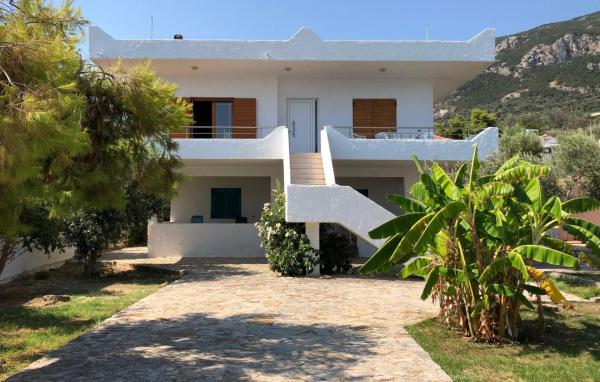 På billedet ses objektet Studio in Villa in Kalloni direkt am Meer beliggende i byen Kalloni.