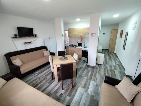 A la foto es mostra l'objecte Apollon home apartments situat a la ciutat de Bar.