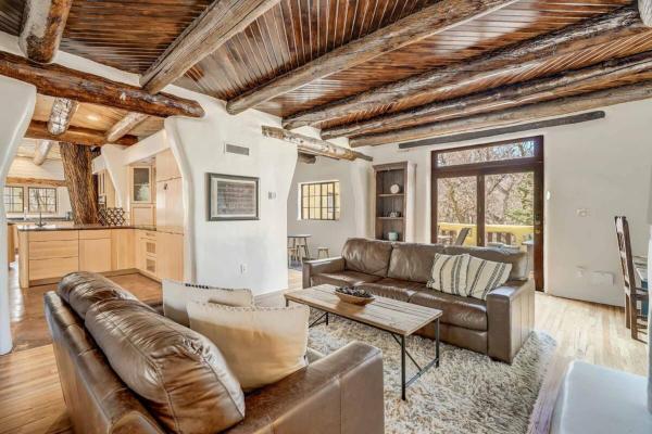 A la foto es mostra l'objecte Adobe del Sol - House & Cottage by The Broadmoor situat a la ciutat de Broadmoor.