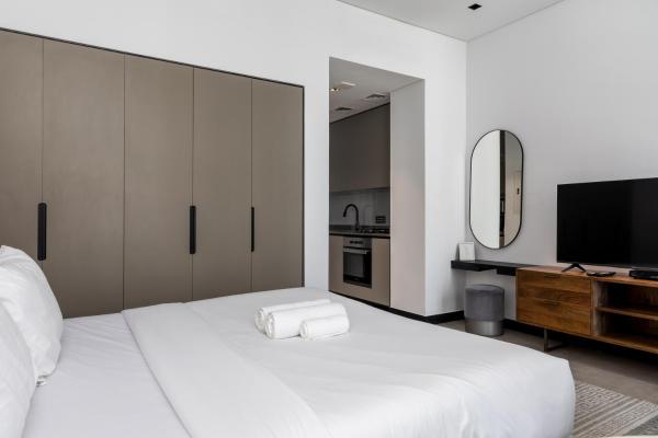 Foto 6: Waves - Stylish 13th-Floor Studio with Top-Notch Amenities