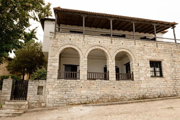 A la foto es mostra l'objecte Villa Lymperakis situat a la ciutat de Amaliápoli.