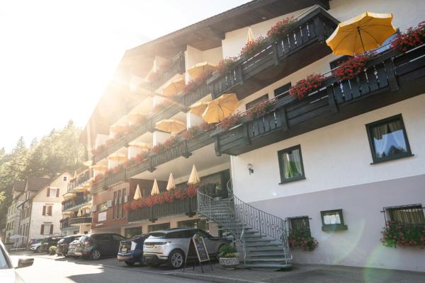 På billedet ses objektet Ringhotel Sonnenhof beliggende i byen Schönmünzach.