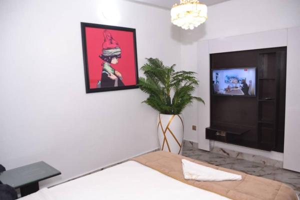 Standard Luxury Room - Sleeps2 - Pool - PetAllowed, Lekki