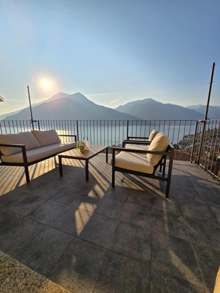 Nella foto è visibile l'oggetto Amazing Lake View Apartment with Pool and 2 Terraces, Modern Urio, by STAYHERE-LAKECOMO situato nella città di Carlazzo.