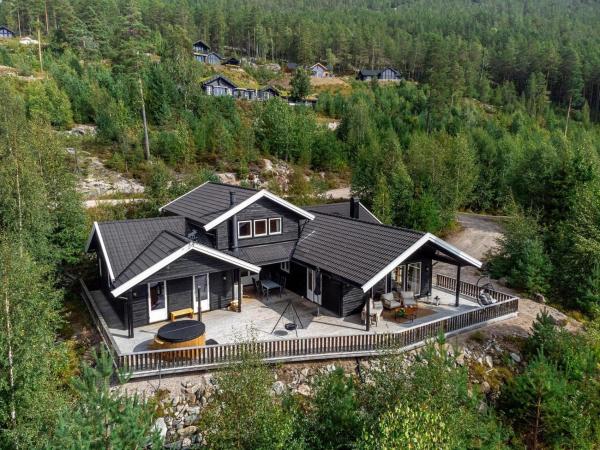 A la foto es mostra l'objecte Verhøf Hytte - 9p - With Sauna & Hot Tub situat a la ciutat de Eidstod.