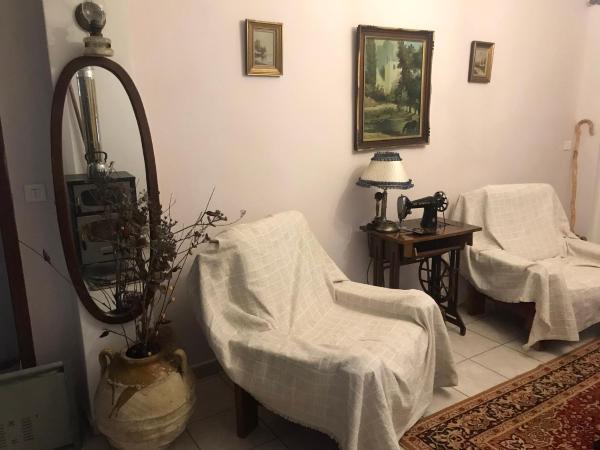 A la foto es mostra l'objecte George house psari situat a la ciutat de Psárion.