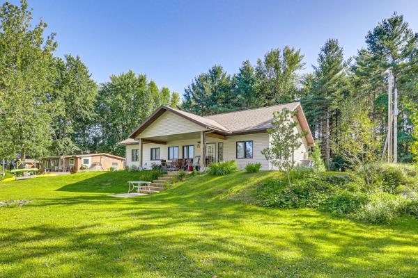 Lake Champlain Retreat W/ Grill, Fire Pit! - Grand Isle, VT