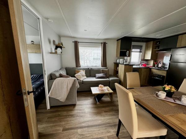 A la foto es mostra l'objecte Mobile-home 3 chambres chaleureux et calme situat a la ciutat de Seillac.