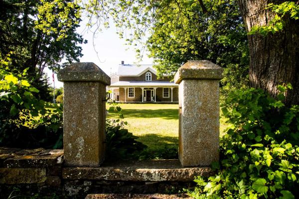 На фото показан объект Harlem Stonegate B&B, расположенный в городе Crosby.