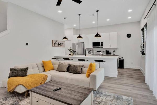 Auf dem Foto ist das Objekt Perfect Dallas Oasis l Pet Friendly l Big Backyard in der Stadt Oldham zu sehen.