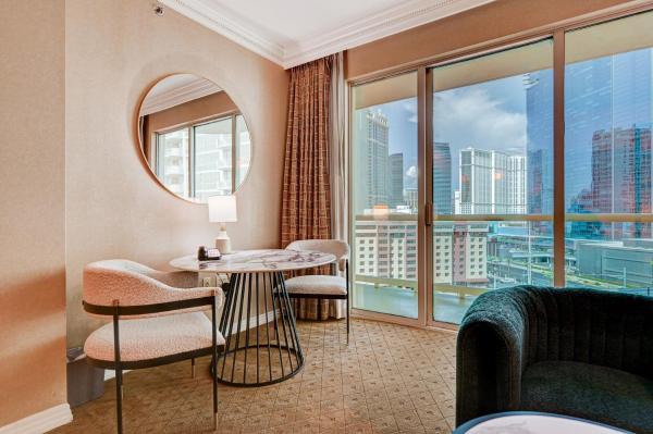 The photo shows the Amethyst Suite II Balcony STRIP VIEW MGM Signature located in the city of Las Vegas.