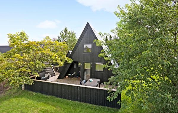 En la foto se muestra el objeto Cozy Home In Farsø With Wifi ubicado en la ciudad de Gatten.