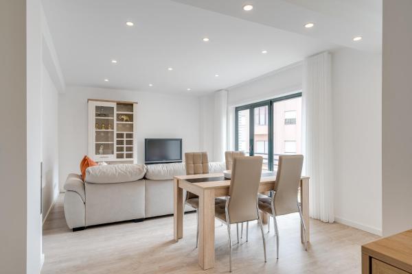 La photo montre l'objet Host Wise - Bright Seaside Flat situé dans la ville de Póvoa de Varzim.