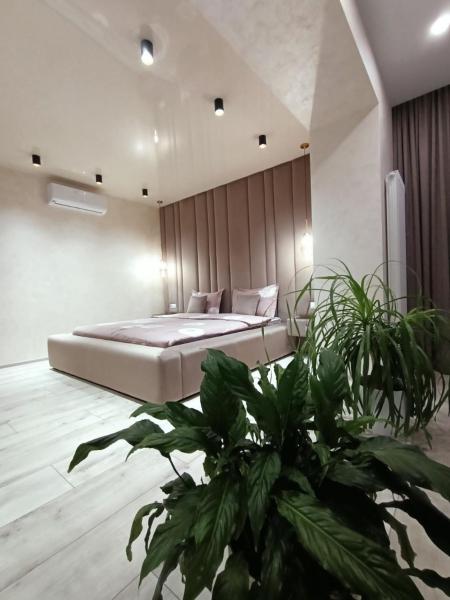 På billedet ses objektet Затишні апартаменти beliggende i byen Khmelnytskyj.