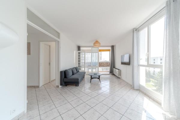 A la foto es mostra l'objecte Spacious Apartment for 8 People - Bron Grand Clement situat a la ciutat de Bron.