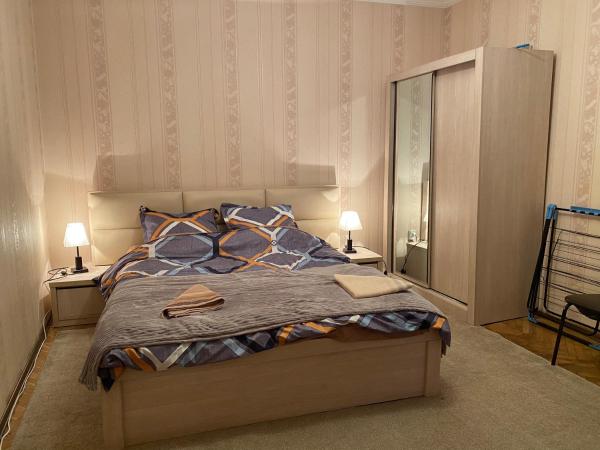 apartment in nishnianidze 27, Tiflis