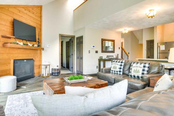 På billedet ses objektet Somerset Townhome with Deck Less Than 2 Mi to Ski Lift! beliggende i byen Champion.