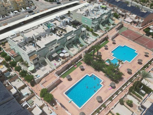 A la foto es mostra l'objecte Gran Alacant Santa Pola Playa de Carabassi Bungalow Mediterraneo 3 situat a la ciutat de Puerto Marino.
