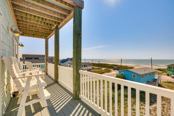 A la foto es mostra l'objecte Walk to Beach Topsail Island Group Getaway situat a la ciutat de North Topsail Beach.